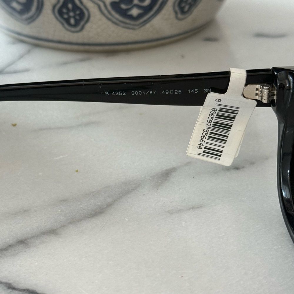 NWT Burberry Eyewear Sidney 
oversize frame sunglasses no case - Picture 6 of 7